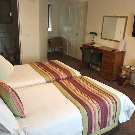 The Tally Ho Hotel - B&B Bicester Exteriör bild