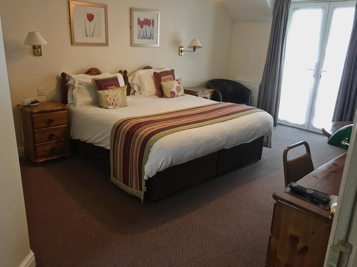 The Tally Ho Hotel - B&B Bicester Exteriör bild