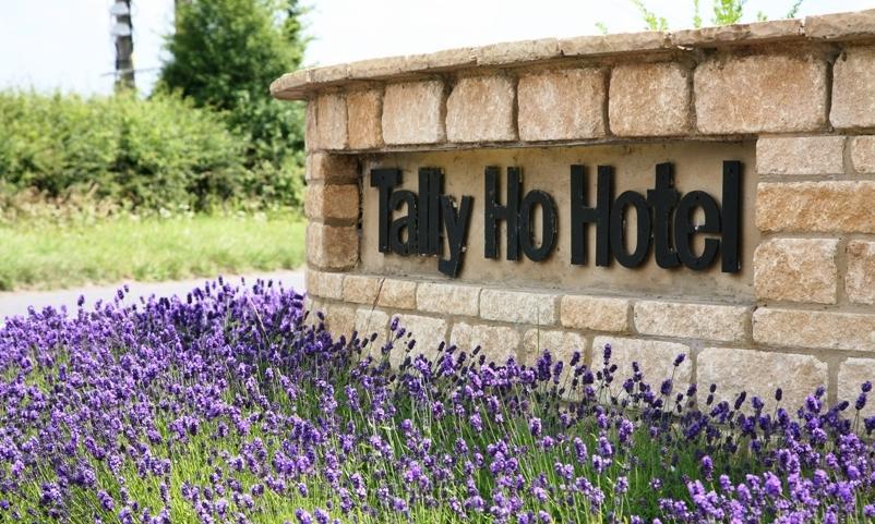 The Tally Ho Hotel - B&B Bicester Exteriör bild