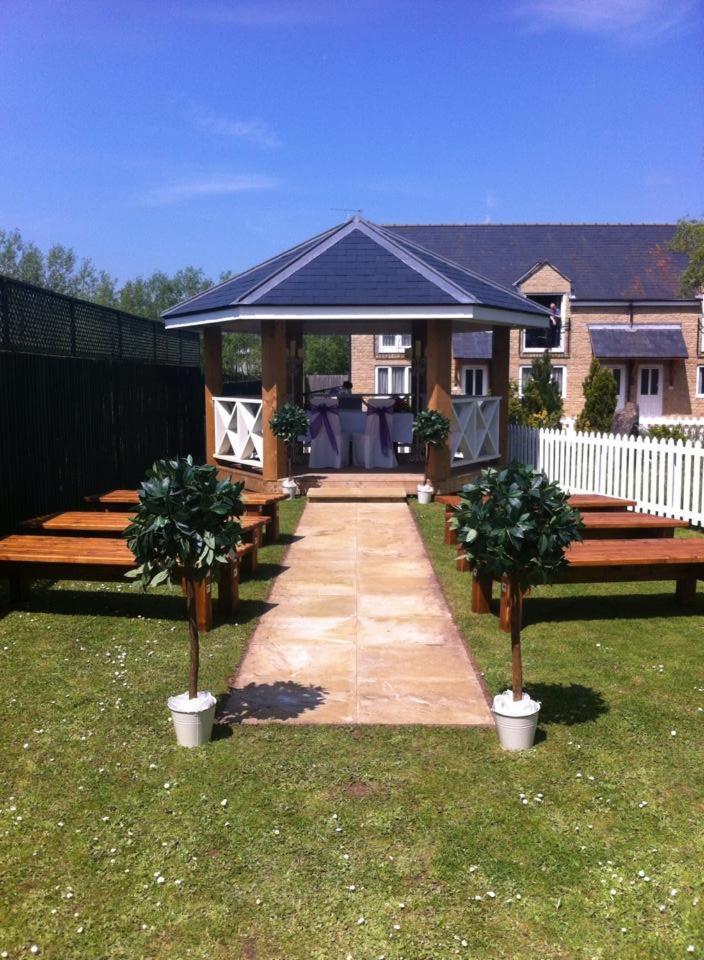 The Tally Ho Hotel - B&B Bicester Exteriör bild