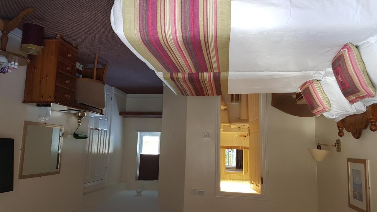 The Tally Ho Hotel - B&B Bicester Exteriör bild