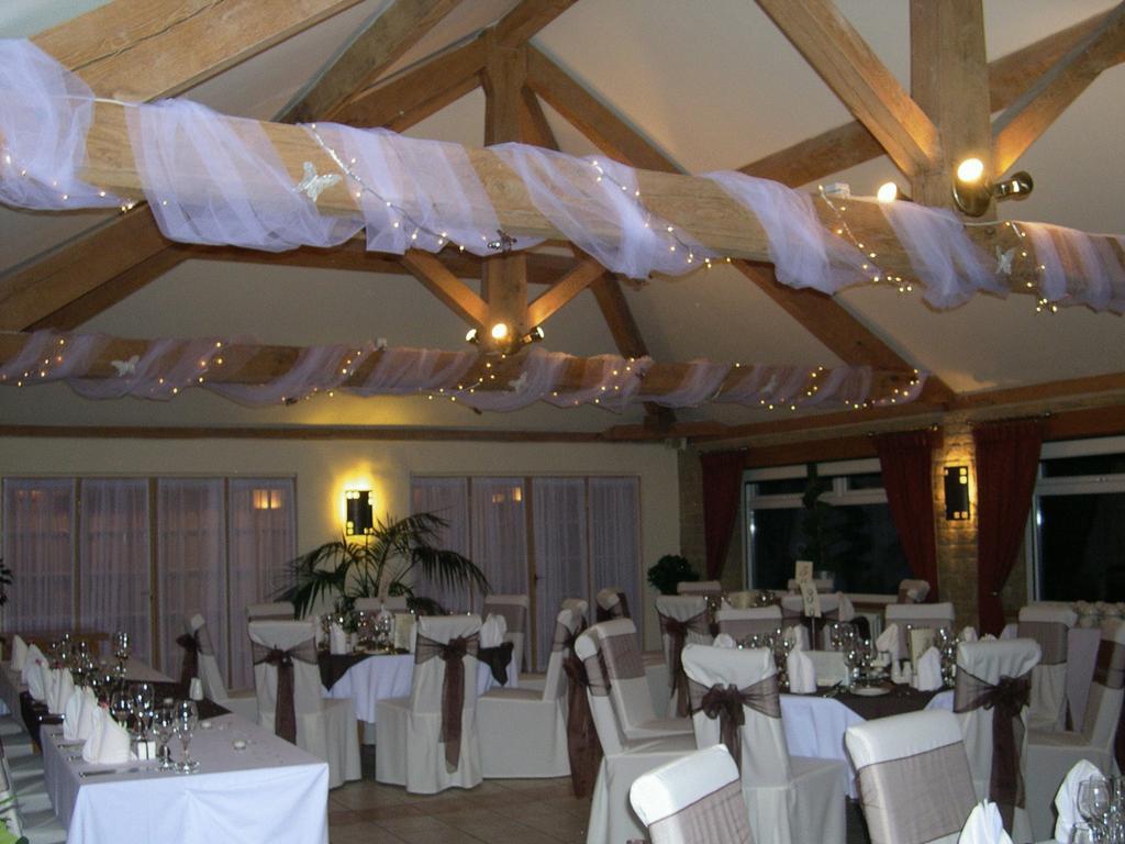 The Tally Ho Hotel - B&B Bicester Exteriör bild