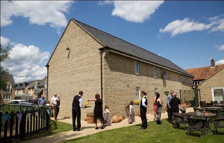 The Tally Ho Hotel - B&B Bicester Exteriör bild