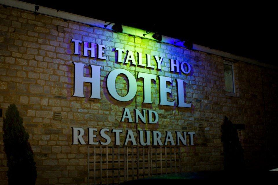 The Tally Ho Hotel - B&B Bicester Exteriör bild
